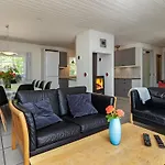 12 Person In Vaeggerlose-by Traum *