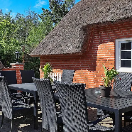 Vakantiehuis 12 Person In Vaeggerlose-by Traum