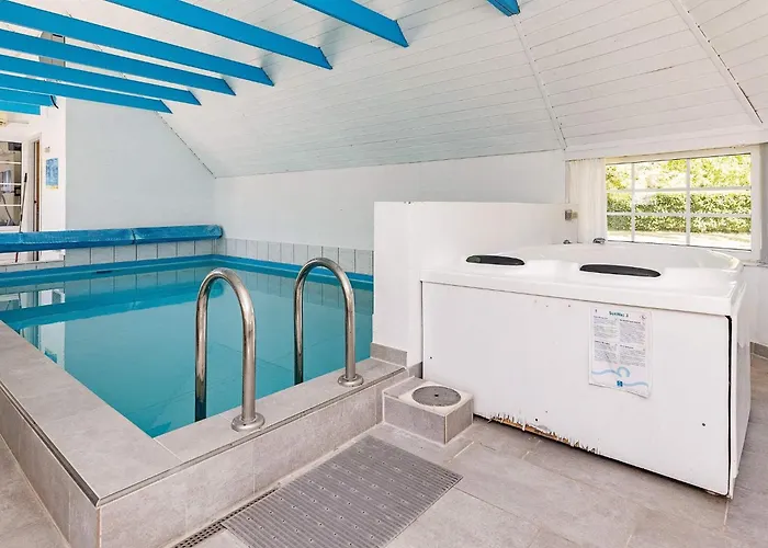 12 Person In Vaeggerlose-by Traum Boto By